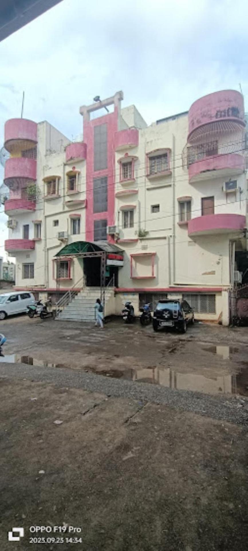 Laxminarayan Club & Resort Vadodara Exterior foto